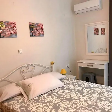 Lilis Apt In Center With Sea View Karpathos Exterior foto