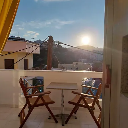 Lilis Apt In Center With Sea View Karpathos Exterior foto